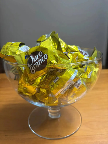 Bombom Wafer Recheado Ouro Branco Sabor Chocolate Branco 1Kg