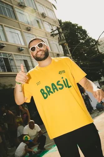 Camisa 10 Amarela Traje Cazétv
