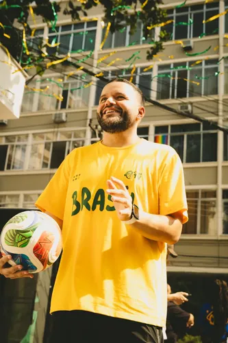 Camisa 10 Amarela Traje Cazétv