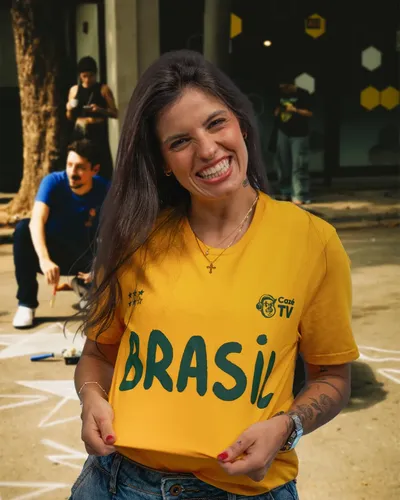 Camisa 10 Amarela Traje Cazétv