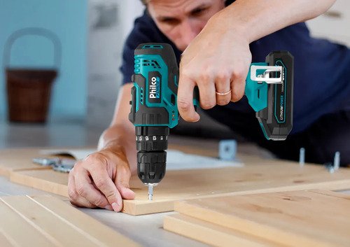 Furadeira Parafusadeira De Impacto Philco PPF21M 21v 10mm Bivolt Cor Azul-petróleo