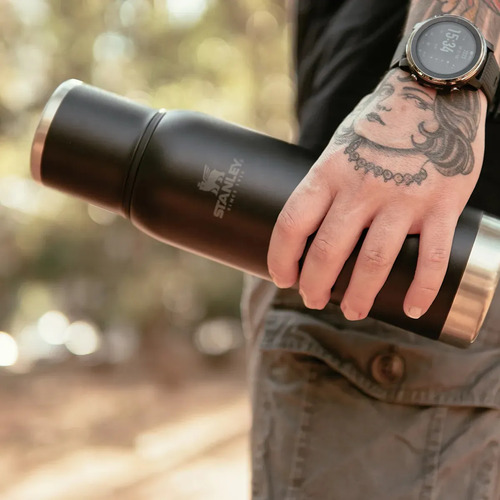 Garrafa Térmica Stanley Adventure 2.0 com Tampa Antivazamento Matte Black 1L
