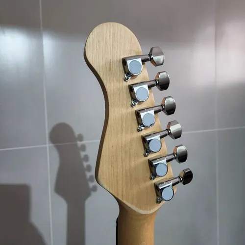 Guitarra Elétrica Konig St Stratocaster Brilhante 6c