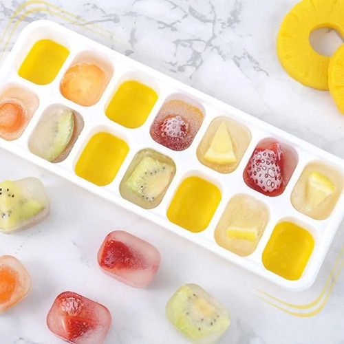 Kit 4 Formas de Gelo Rezzet com Tampa e Fundo Flexível em Silicone