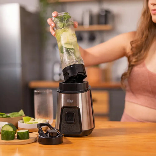 Liquidificador Portátil Wap Blender Go Wbg600 700ml Com 4 Lâminas Em Inox E Trava De Segurança