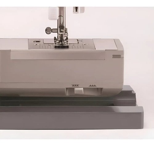Máquina de costura reta Singer Facilita Pro 4423 portátil - cinza
