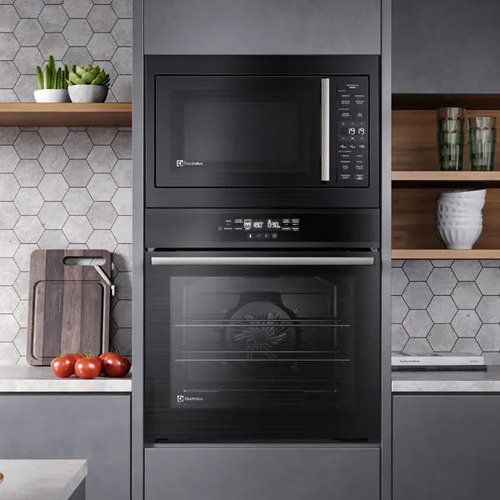 Micro-ondas de Embutir Electrolux 34L Preto Experience com Descongelamento Assistido ME3BP
