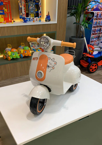 Mini Moto Motoneta Elétrica Infantil Classic 6v Avespa Bege Rosa Unitoys