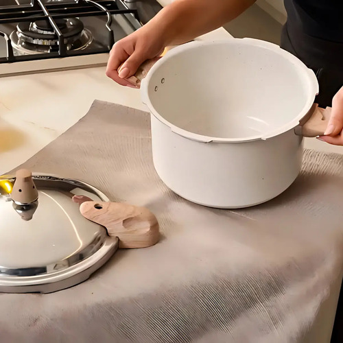 Panela De Pressão Brinox Vanilla 5,4l Indução Ceramic Life C Creme