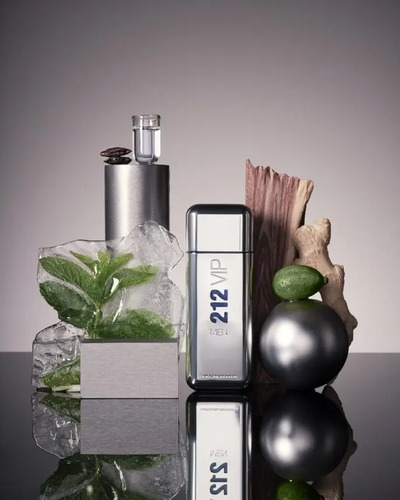 Perfume Carolina Herrera 212 VIP Men Eau de Toilette 200ml masculino