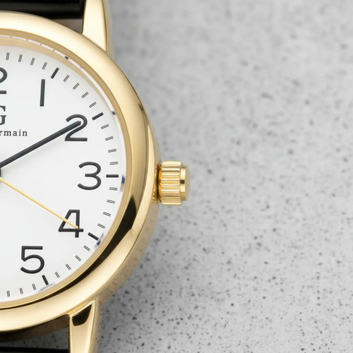 Relógio Feminino Dourado Saint Germain 24mm Correia Preta Caixa Dourada Fundo Branco Elegante Clássico Delicado