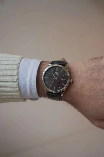 Relógio Masculino Chrowl Saint Germain Pulseira Couro Caixa Prateada Fundo Preto 42mm Clássico